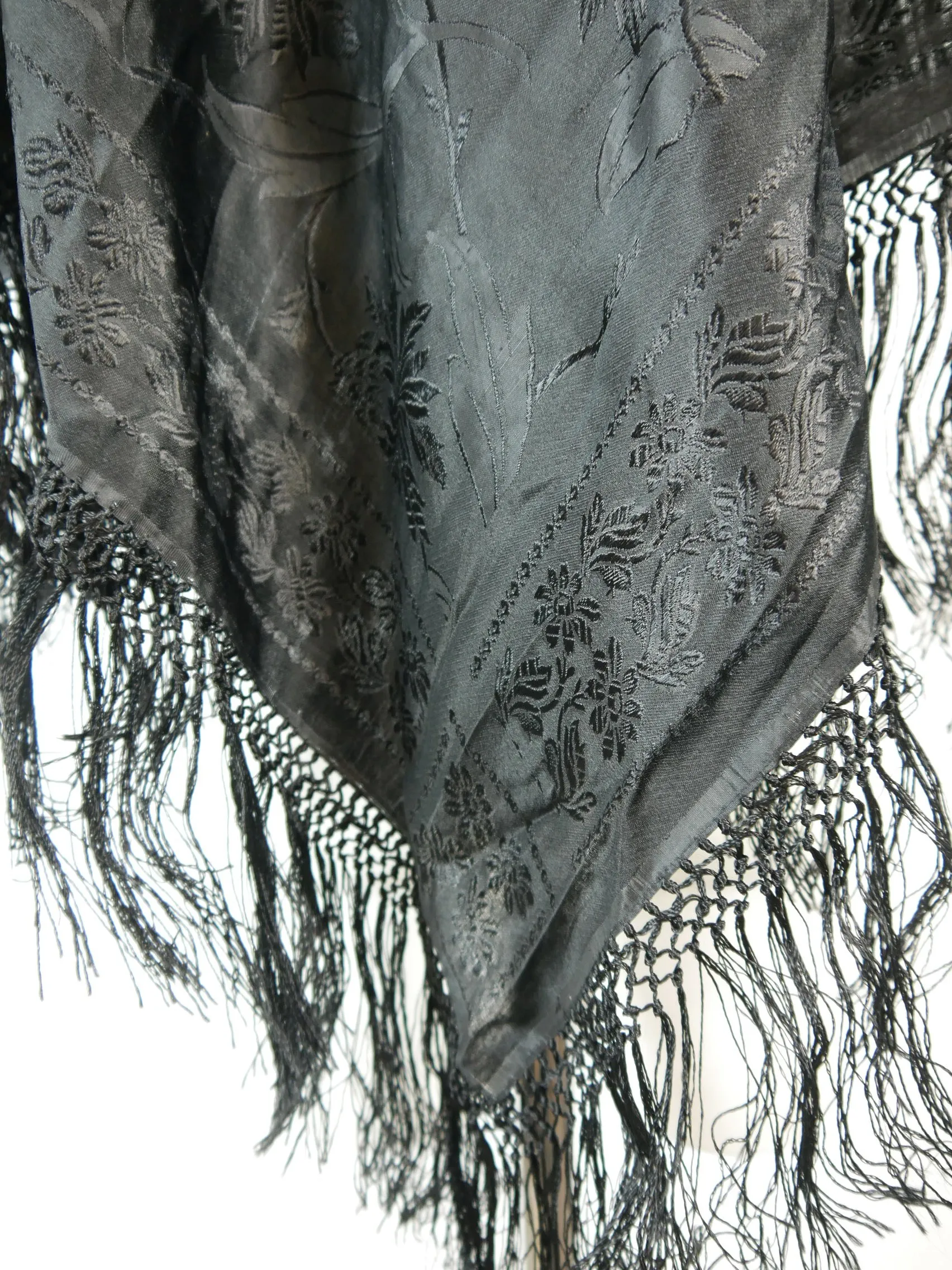 Bezauberndes Fransentuch schwarz Polyester Trachtentuch mit Blumenmuster